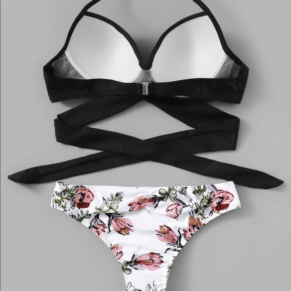 Bikini - Picture 2 of 5